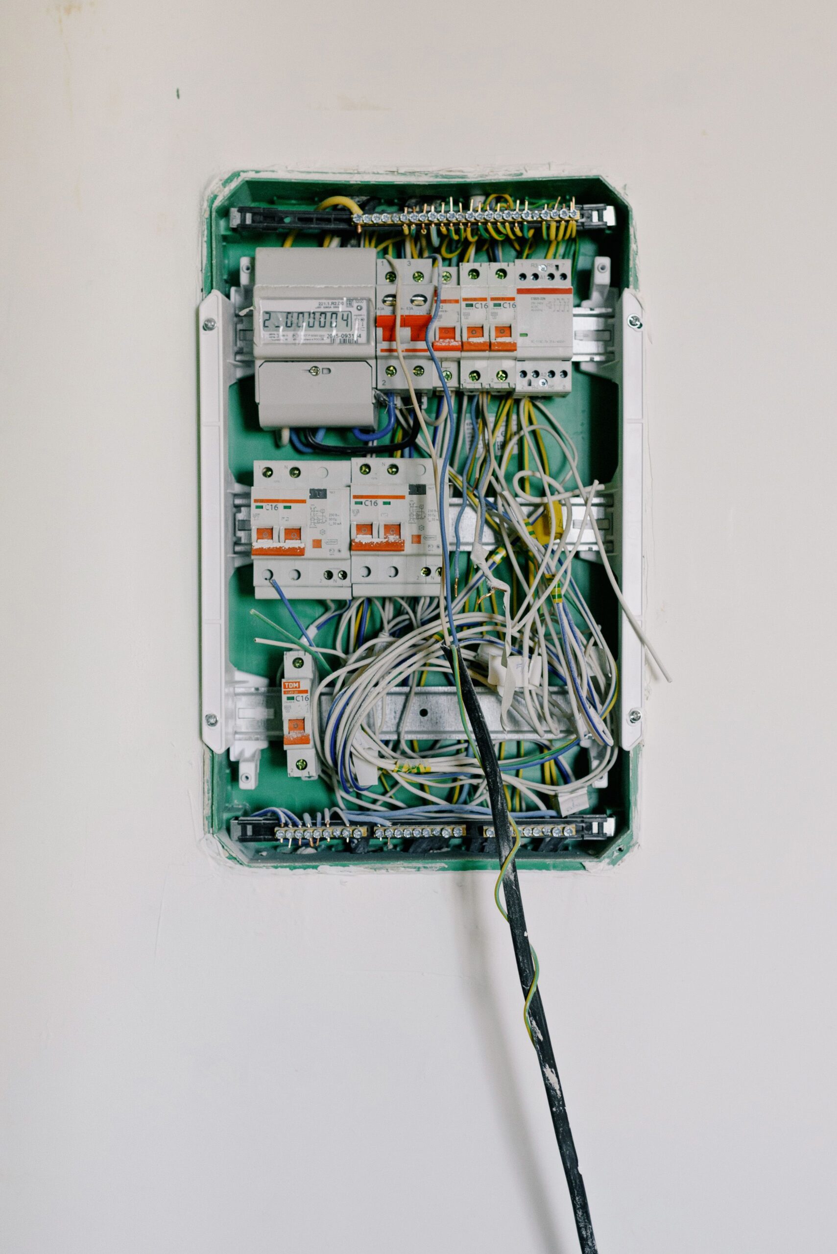 installation-electicite-sur-chantier-de-construction-de-batiment