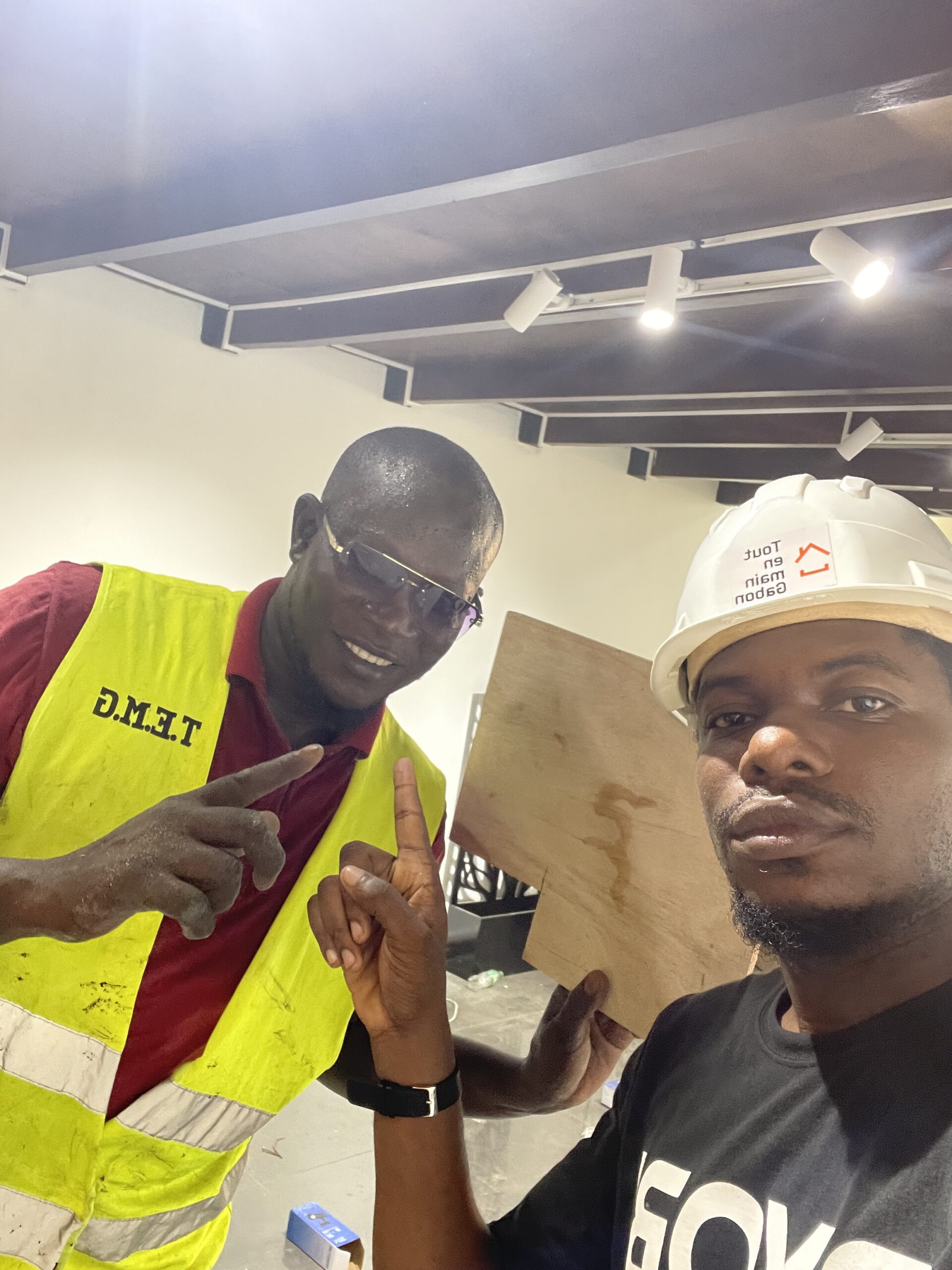 Devis gratuit pour artisans et matériaux au Gabon — TEMG WhatsApp
