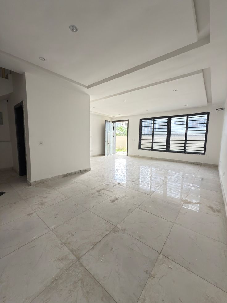 Villa F4 — Owendo, PK 12