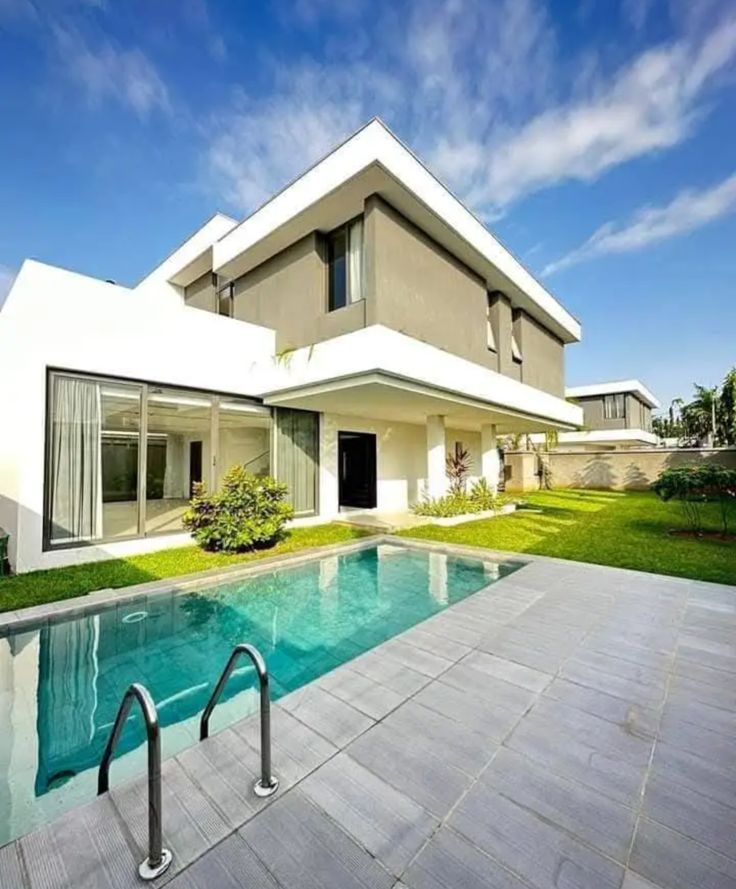 annonce immobilière au Gabon - villa avec piscine Libreville